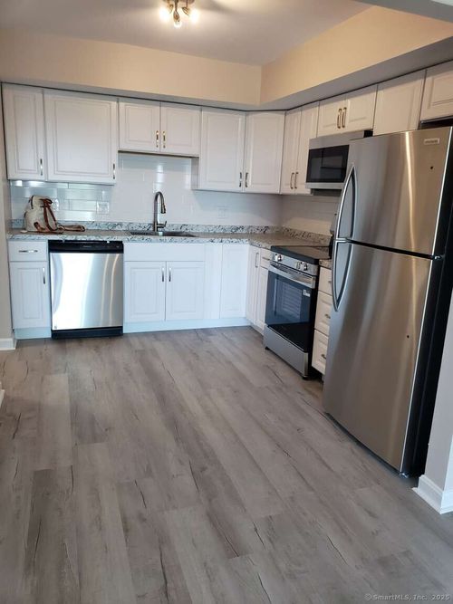 apt-446-79 Claudia Dr, West Haven, CT, 06516-3066 | Card Image