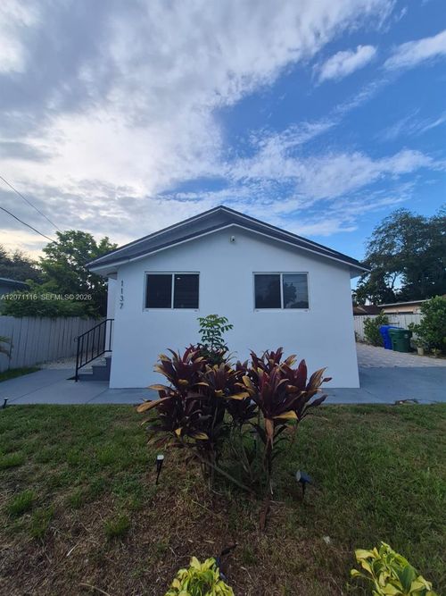 1137 Nw 55th St, Miami, FL, 33127-1831 | Card Image
