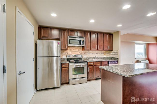APT-2107 - 110 Somerset St, Townhouse with 2 bedrooms, 2 bathrooms and null parking in New Brunswick NJ | Image 14