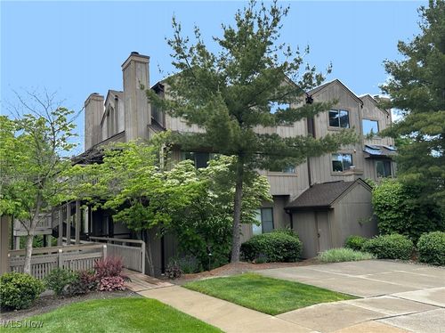 628 Meredith Ln, Cuyahoga Falls, OH, 44223-3343 | Card Image