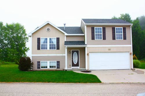 11707 Bear Mdws, Alto, MI, 49302-9085 | Card Image