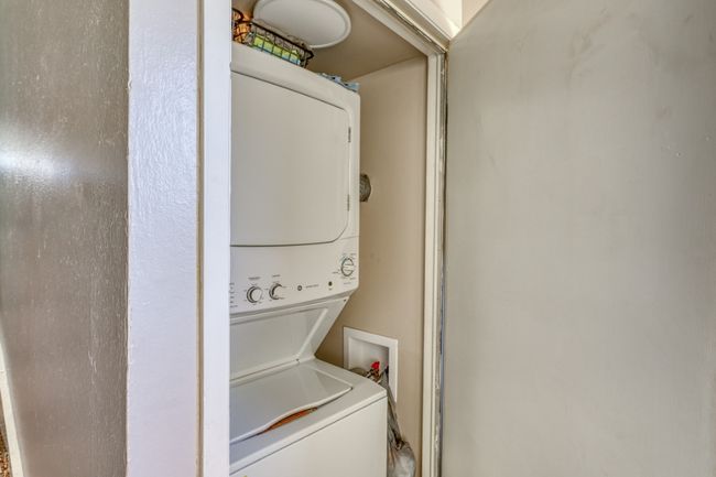 Stacked washer and clothes dryer upper unit | Image 29