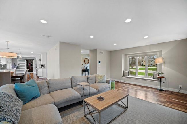 2521 W Wending Drive, House other with 4 bedrooms, 2 bathrooms and null parking in Glendale WI | Image 7