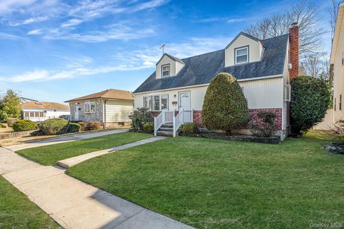 1826 Camp Ave, Merrick, NY, 11566-2547 | Card Image