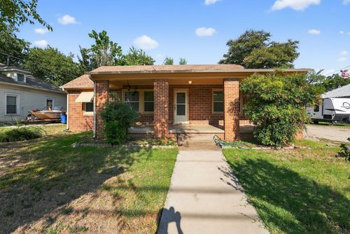 910 Bolivar St, Denton, TX, 76201-2922 | Card Image