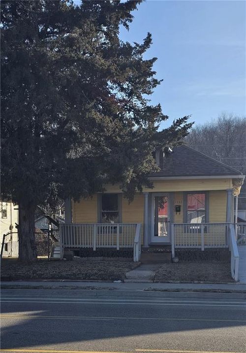 3133 Saint Joseph Ave, Saint Joseph, MO, 64505-1757 | Card Image