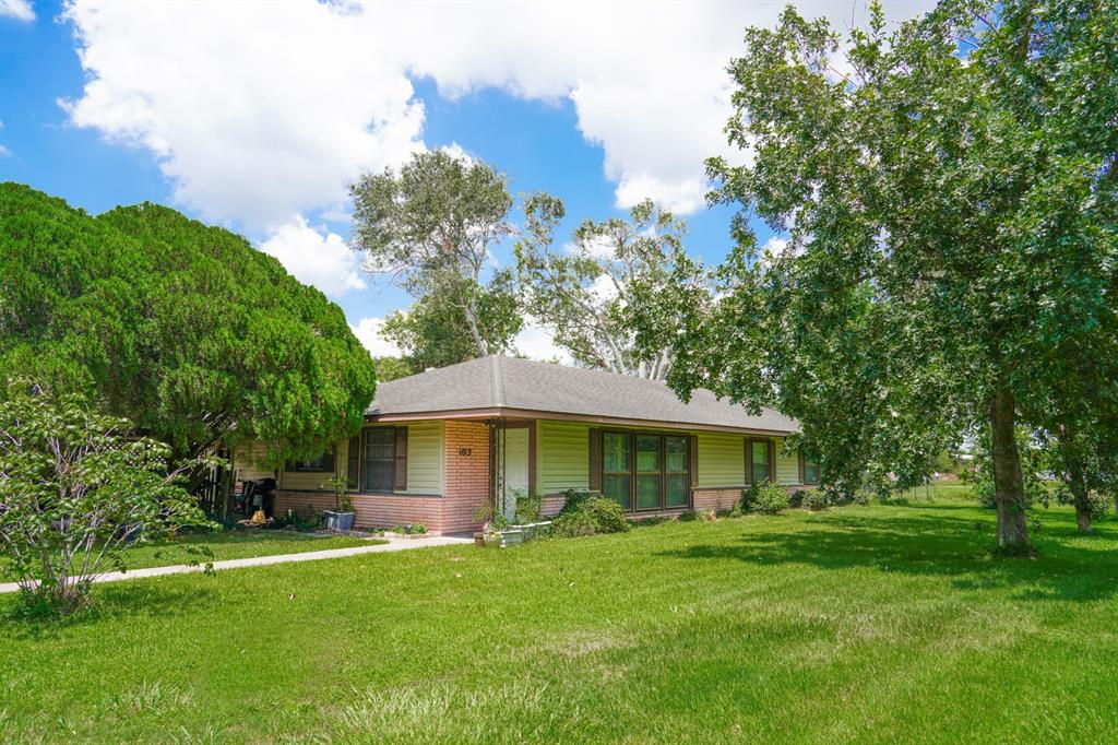 Calhoun St, El Campo, TX 77437