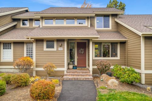 1302 Highland View Loop, Redmond, OR, 97756-7412 | Card Image