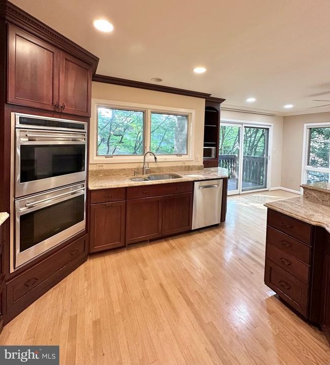 2021 Lakebreeze Way, Townhouse with 3 bedrooms, 4 bathrooms and null parking in RESTON VA | Image 12