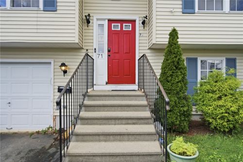 71 Clemence St, Cranston, RI, 02920-2512 | Card Image