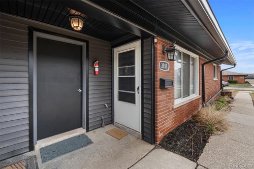 3931 Devon Rd, Royal Oak, MI, 48073-1975 | Card Image