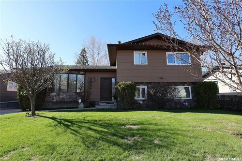 1010 Woodman Cres, Prince Albert, SK, S6V6L6 | Card Image