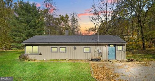 17 Peaceful Pl, GREAT CACAPON, WV, 25422-1124 | Card Image