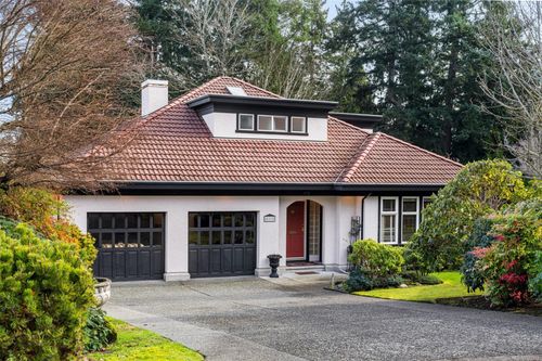 812 Del Monte Lane, Victoria, BC, V8Y3H2 | Card Image