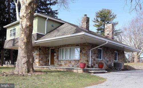 8297 Mertztown Rd, Alburtis, PA, 18011-9516 | Card Image