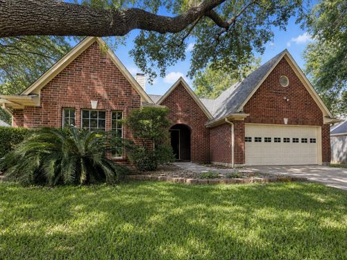 1105 E Adoue St, Alvin, TX, 77511-2481 | Card Image