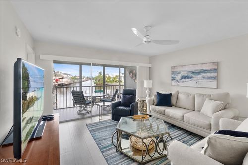 a105-10686 Gulf Shore Dr, NAPLES, FL, 34108-3041 | Card Image