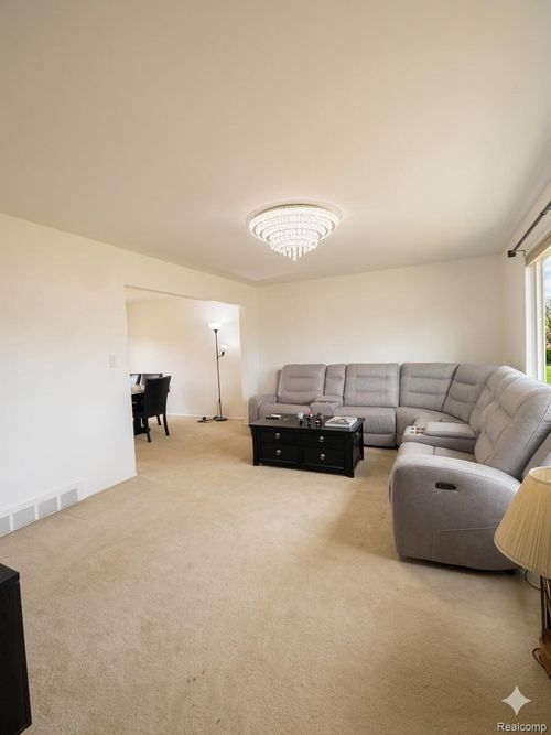 29251 Bon Mar Dr, Warren, MI, 48088-3801 | Card Image