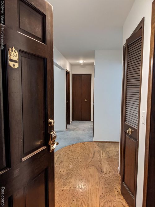 unit-253-27557 W Echo Vly, Farmington Hills, MI, 48334-4441 | Card Image