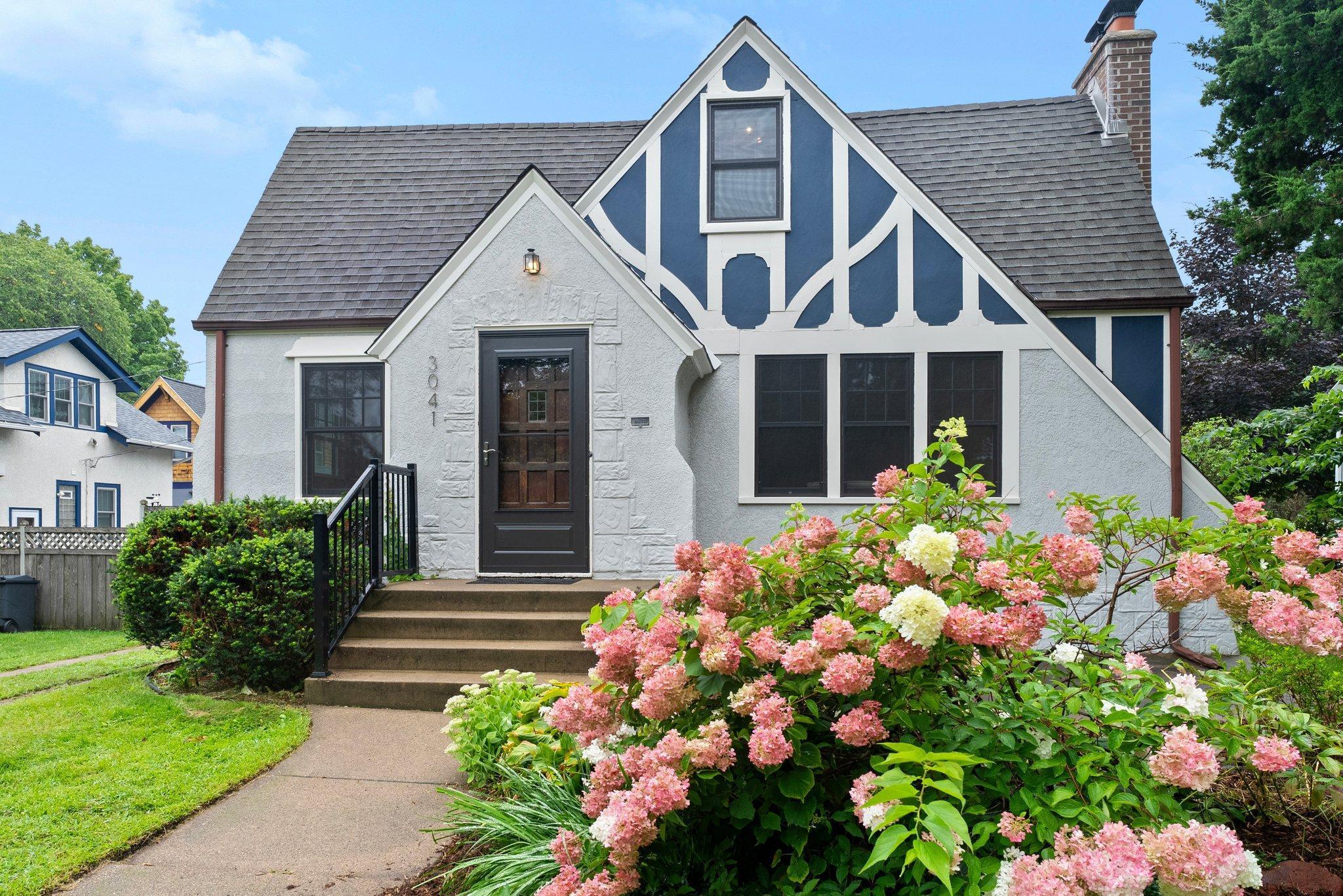Minnehaha Pkwy, Minneapolis, MN 55417