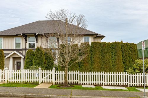 5-3903 Douglas St, Saanich, BC, V8X5L3 | Card Image