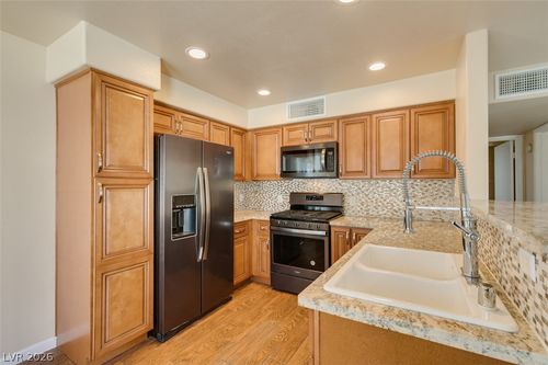 2046-5710 E Tropicana Ave, Las Vegas, NV, 89122-6774 | Card Image
