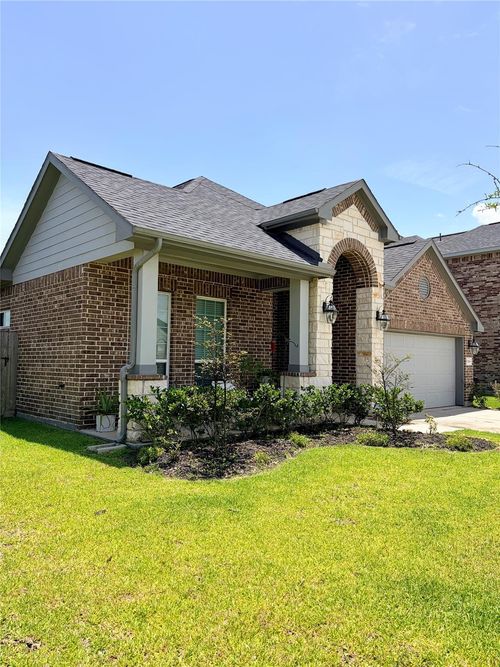12106 Champions Forest Dr, Mont Belvieu, TX, 77535-2065 | Card Image