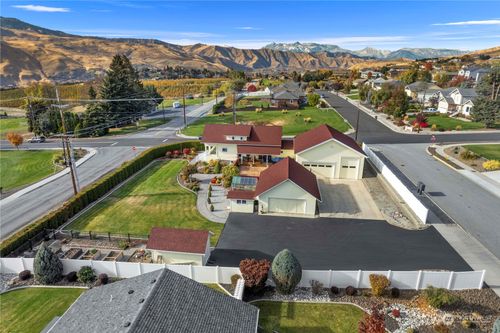 800 Autumn Crest Drive, Wenatchee, WA, 98801 | Card Image