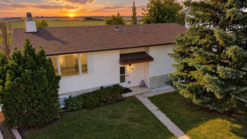 139 Shacker Crescent W, Hanna, AB, T0J1P0 | Card Image