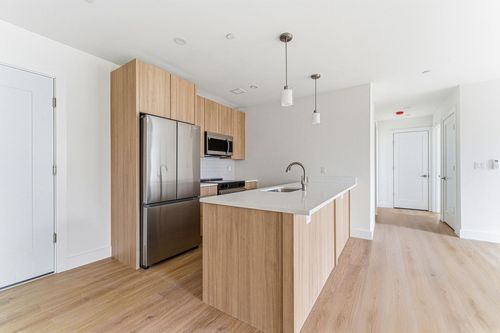 610-1035 Commonwealth Ave, Boston, MA, 02215-1001 | Card Image