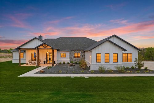 2043 Woodland Rd, Weatherford, TX, 76088-4920 | Card Image