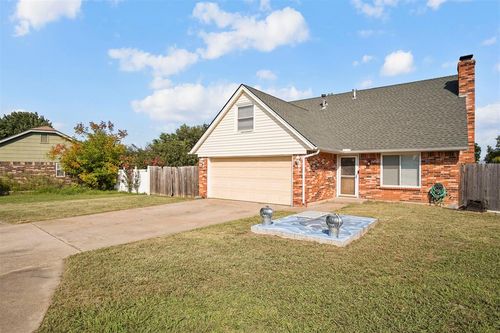 1104 Silver Maple, Moore, OK, 73160 | Card Image