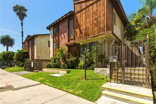 15-8933 Willis Ave, Panorama City, CA, 91402-1539 | Card Image