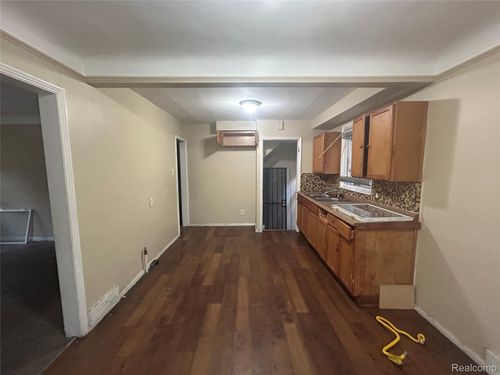 18416 Curtis St, Detroit, MI, 48219-2911 | Card Image