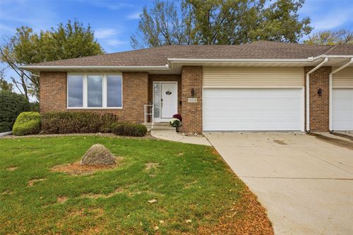 1528 Bilgarie Ct Ne, Cedar Rapids, IA, 52402 | Card Image