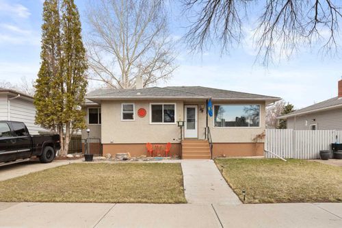 438 5 Street Sw, Medicine Hat, AB, T1A4H1 | Card Image
