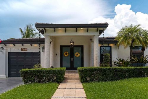 135 E 37th St, Hialeah, FL, 33013-2643 | Card Image