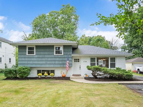 5798 Pershing Ave, Downers Grove, IL, 60516-1135 | Card Image