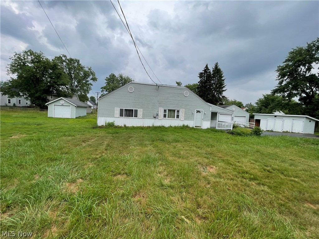 Damon Ave, Warren, OH 44483