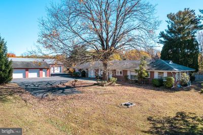 875 Locust Grove Road, House other with 5 bedrooms, 3 bathrooms and null parking in WEST CHESTER PA | Image 2