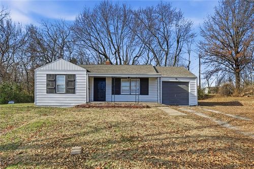 108 N Austin St, Oak Grove, MO, 64075-9743 | Card Image