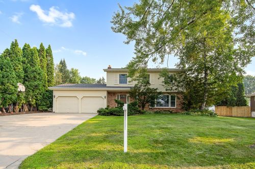 2246 Thomas Ln, White Bear Lake, MN, 55110-5425 | Card Image