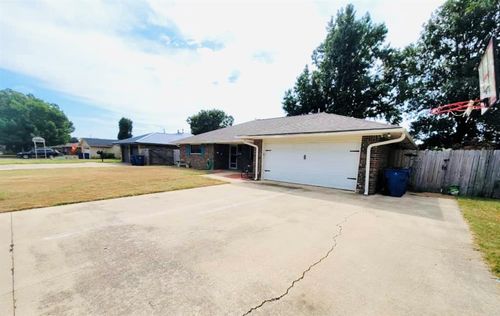 2110 W Amhurst Ave, Duncan, OK, 73533-1659 | Card Image