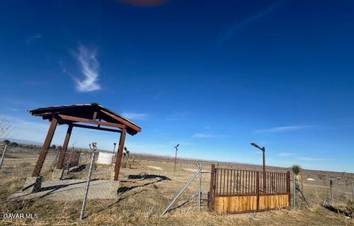 136 Avenue W8, Pearblossom, CA, 93553 | Card Image