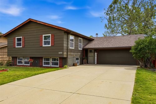 4610 Pineview Dr Ne, Cedar Rapids, IA, 52402-1718 | Card Image