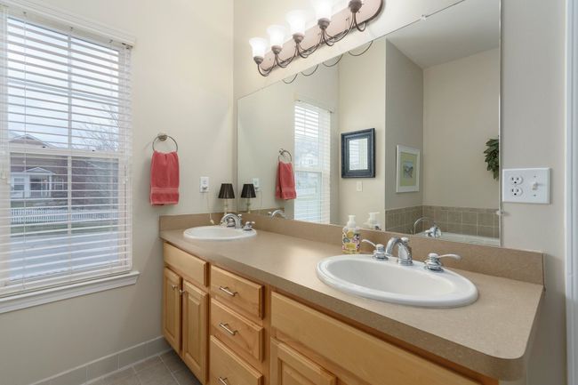 731 E Bluff Ct, Condo with 3 bedrooms, 4 bathrooms and null parking in Rochester Hills MI | Image 26