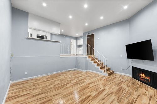 106-5500 Lindley, Encino, CA, 91316 | Card Image