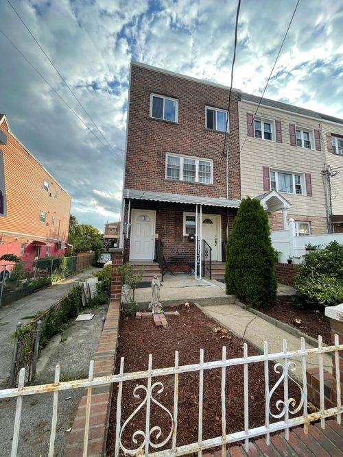 269 Balcom Ave, Bronx, NY, 10465-3104 | Card Image