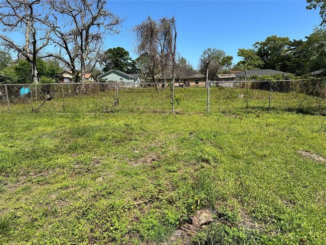 Additional yard in fenced in area | Image 8
