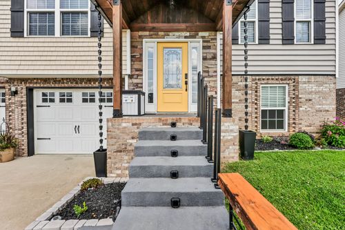 777 Banister Dr, Clarksville, TN, 37042-6681 | Card Image